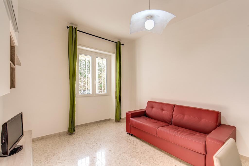 Daisy Guest House Colosseo ローマ 部屋 写真